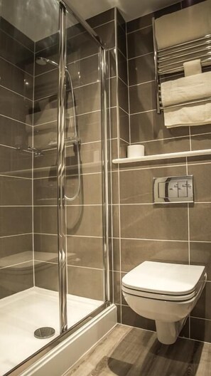 Studio | Shower kamar mandi
