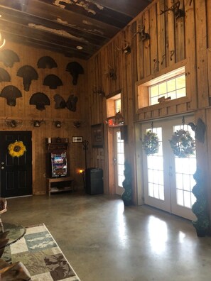 Interior - Red Fern Lodge Room 6 (Statesboro)