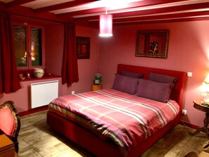 5 quartos, ferros/tábuas de passar roupa, Wi-Fi, roupa de cama