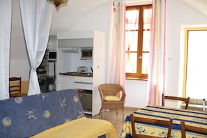 Habitación familiar | Área de sala de estar | Televisión