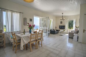 TV, fireplace, DVD player, books