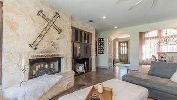 Smart TV, fireplace, DVD player, table tennis