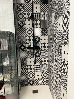 Bathtub, hair dryer, towels, toilet paper