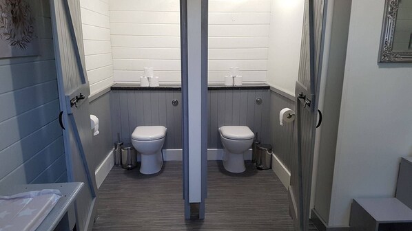 Bathroom - Roe Deer Fields (Chippenham)