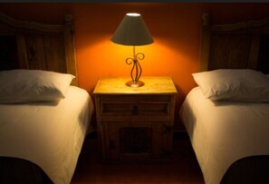 Habitación clásica con 2 camas individuales | Tabla de planchar con plancha y wifi gratis 
