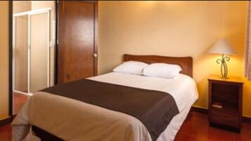 Traditional Double Room | Iron/ironing board, free WiFi