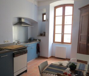 Réfrigérateur, four, plaque de cuisson, lave-vaisselle