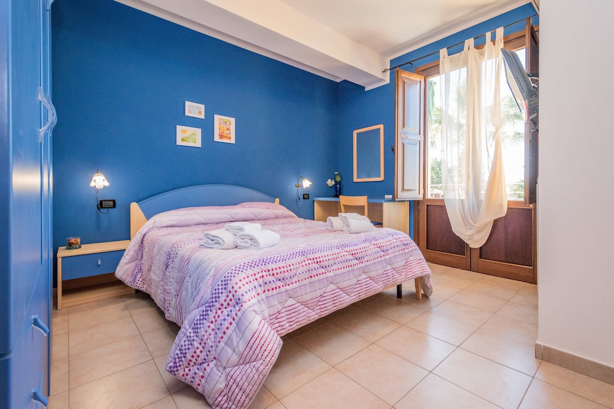Kamer, 1 twee- of 2 eenpersoonsbedden (4) | Individueel gemeubileerd, een bureau, gratis wifi, beddengoed