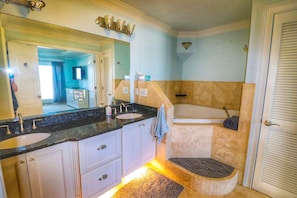 Badewanne, Whirlpool, Haartrockner