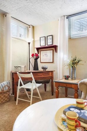 Interior - Meadowlark Apartment - 10 min to Denver, 1 hr to Mnts/skiing (Lakewood)