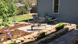 A paved patio area with stone borders and potted plants. - Meadowlark Apartment - 10 min to Denver, 1 hr to Mnts/skiing (Lakewood)
