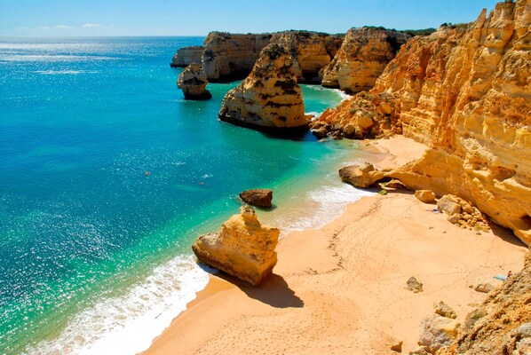 Beach nearby, sun-loungers, beach towels