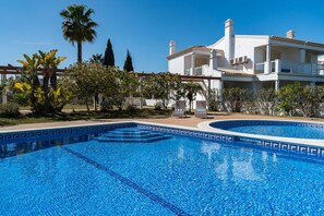 Outdoor pool - Modern house with pool, 600 m from the beach (Albufeira)
