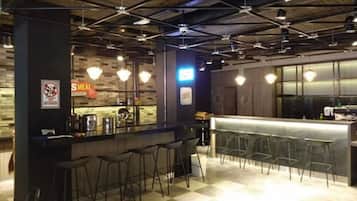 Bar (trong khuôn viên)