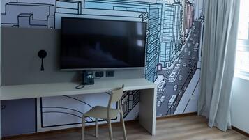 Standard Room, 2 Twin Beds | Hypo-allergenic bedding, in-room safe, laptop workspace, free WiFi