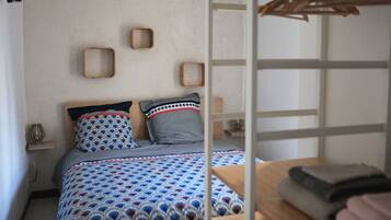 2 chambres, fer et planche Ă repasser, Wi-Fi, draps fournis