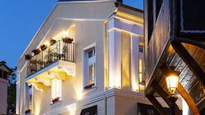 A building with a balcony, a statue, and a street lamp. - Gallery 37 (Plovdiv)