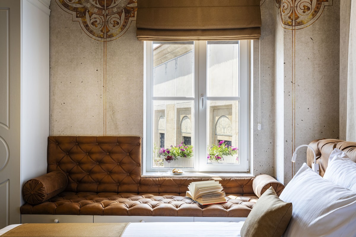 premium room | hypo-allergenic bedding, minibar, in-room safe, individually decorated