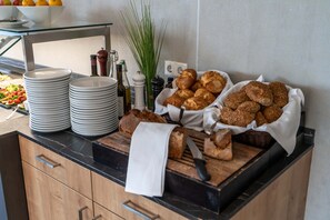 Daily buffet breakfast for a fee - Hotel Schlossberg Wehingen (Wehingen)