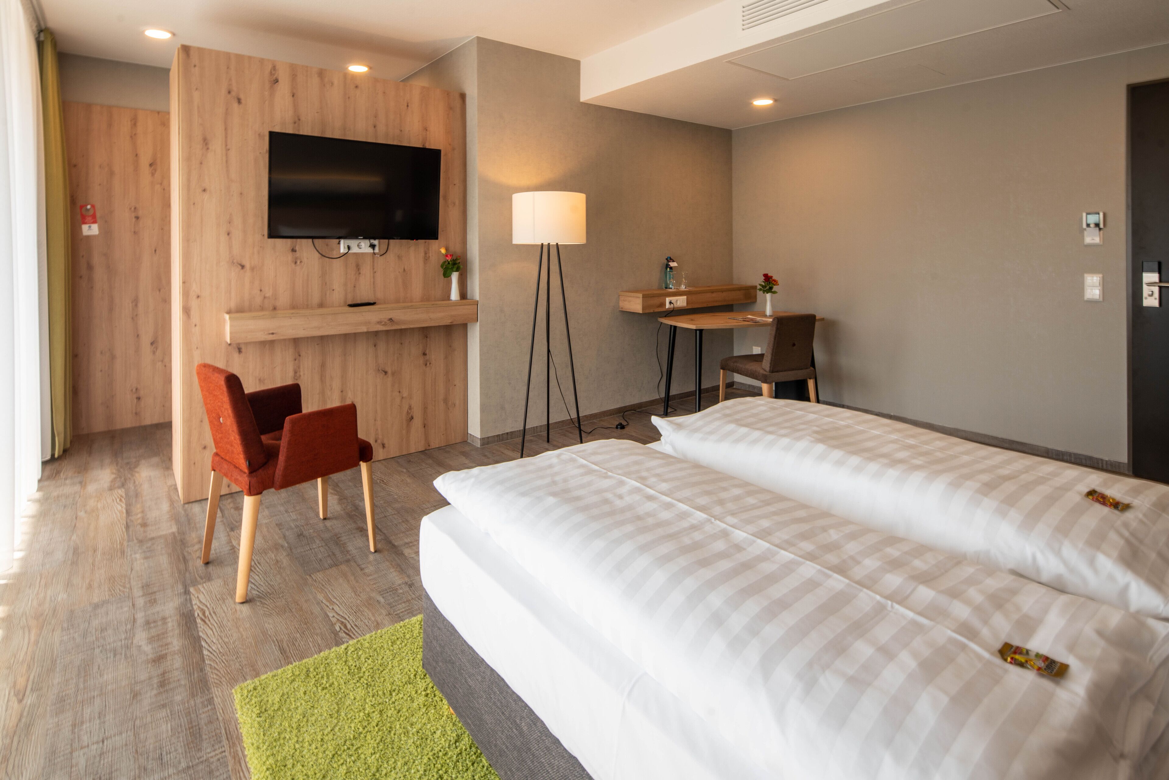 エグゼクティブ ダブルルーム バルコニー | セーフティボックス (室内)、遮光カーテン、  アイロン / アイロン台、WiFi (無料)