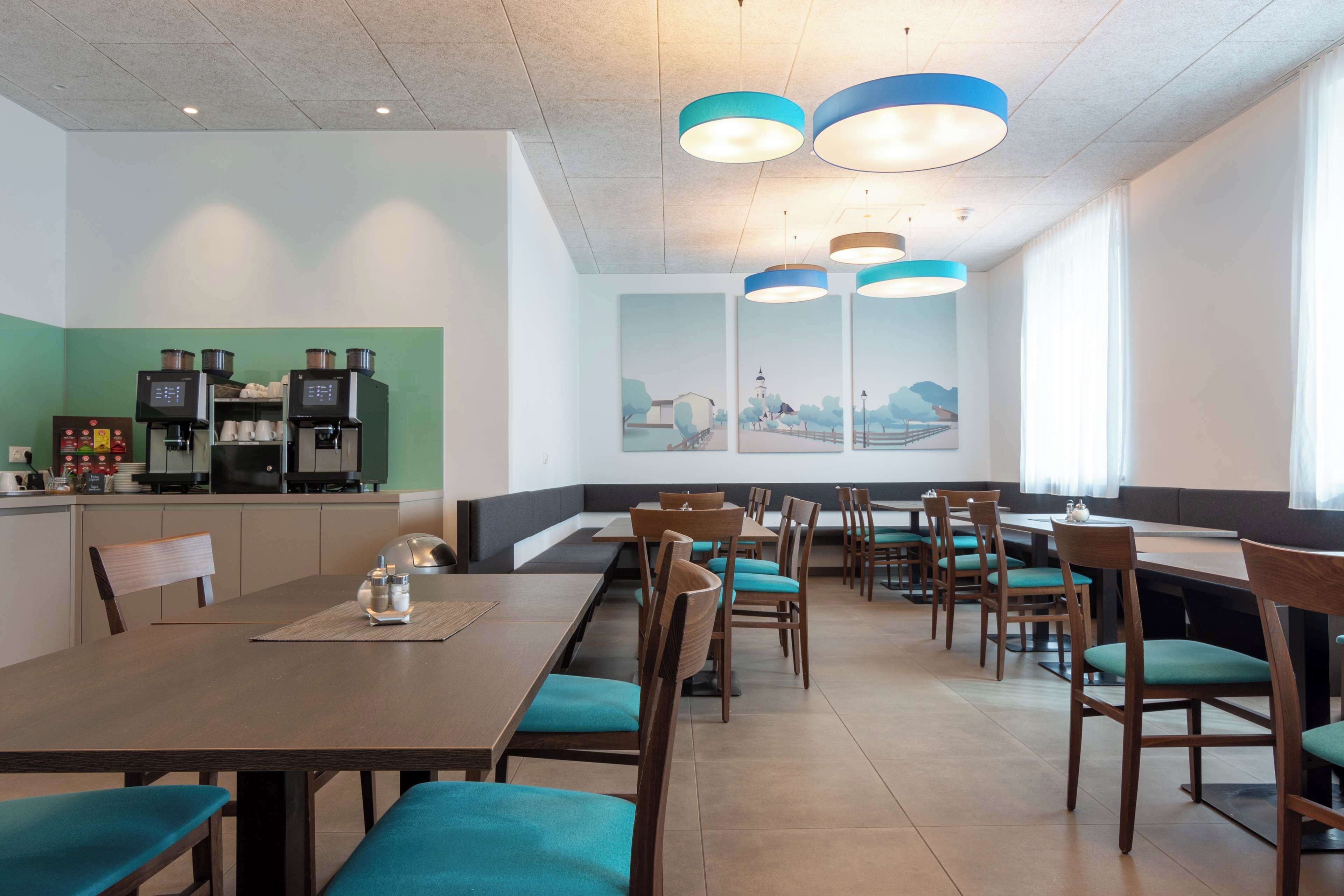 每日供应自助式早餐（每人 EUR 20.00）