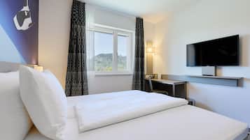 Cofres nos quartos, cortinas blackout, Wi-Fi de cortesia, roupa de cama