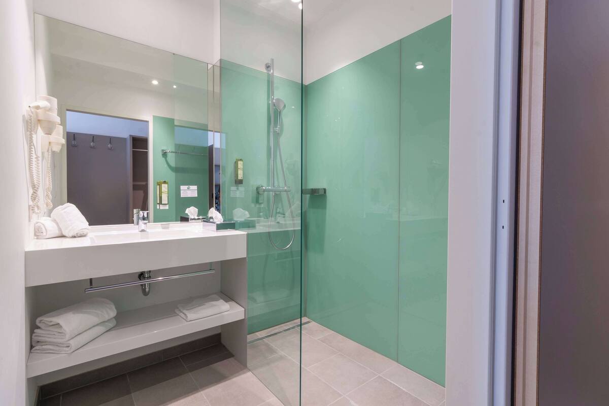 shower, hair dryer, heated floors, towels