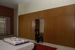 7 bedrooms, iron/ironing board, WiFi, bed sheets