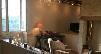 Charmante grande maison à plusieurs bùtiments français