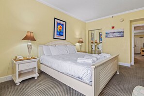 Apartment, 1 King Bed with Sofa bed | 1 bedroom, individually decorated, individually furnished, bed sheets