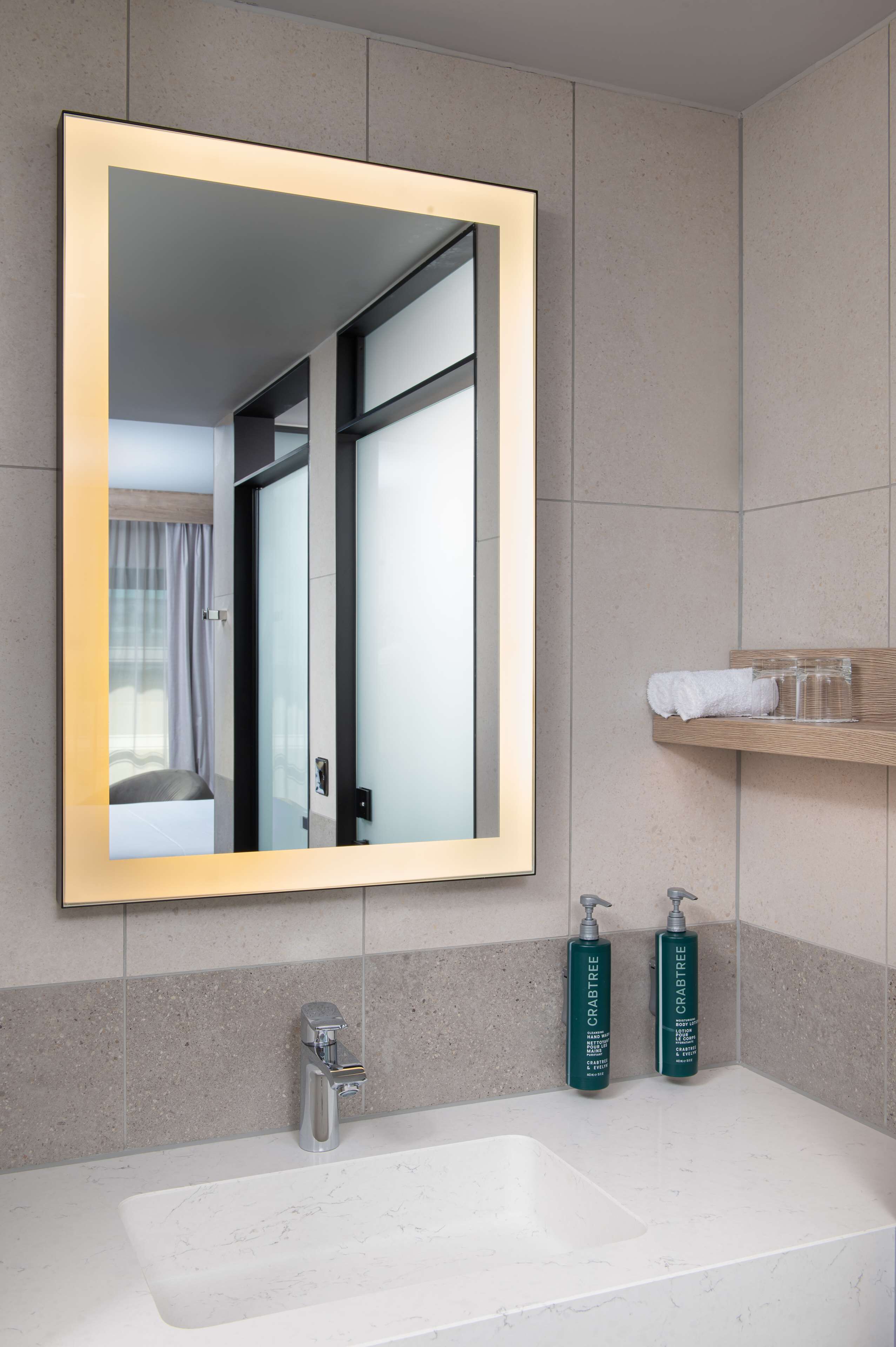 Shower, rainfall showerhead, free toiletries, hair dryer