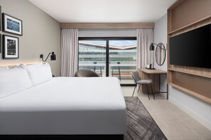 Safe på rommet, skrivebord og skrivebord for bærbar PC