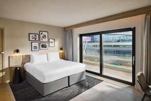 In-room safe, desk, laptop workspace, iron/ironing board - Hilton Garden Inn Silverstone (Towcester)