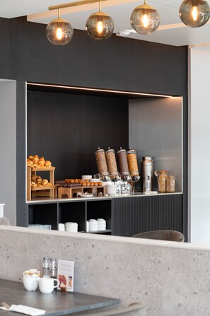 Komplett frokost hver dag (GBP 15 per person)