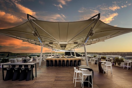2 bars/lounges. Hilton Garden Inn Silverstone