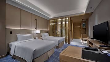 Bộ đồ giường cao cấp, chăn bông, minibar, két bảo mật tại phòng