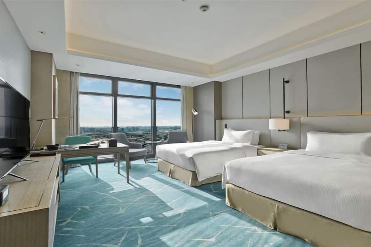 1 bedroom, premium bedding, down duvets, minibar