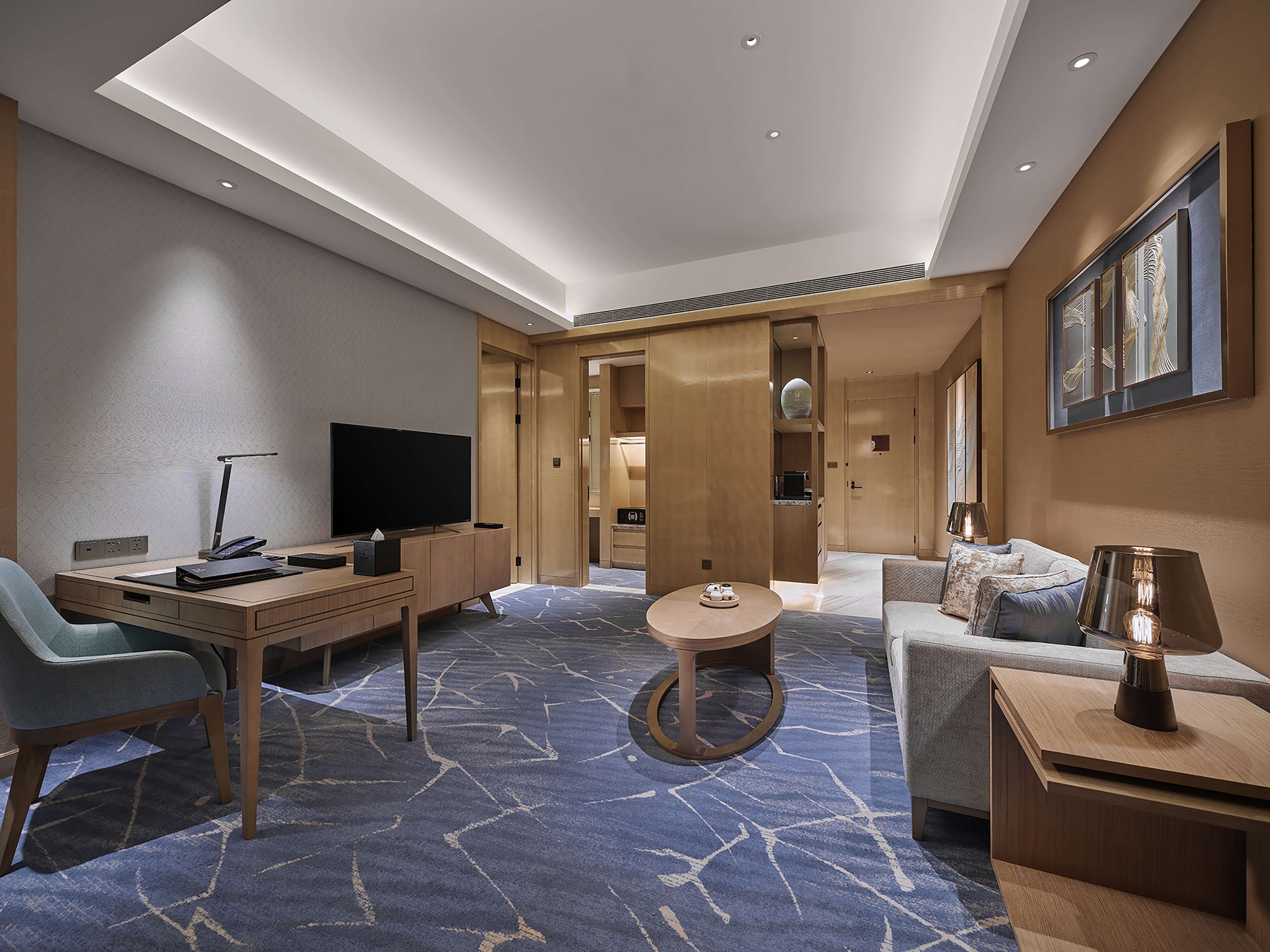Deluxe Suite | Living area | 55-inch LCD TV with cable channels, TV