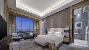 Suite presidencial | Ropa de cama de alta calidad, edredón y minibar