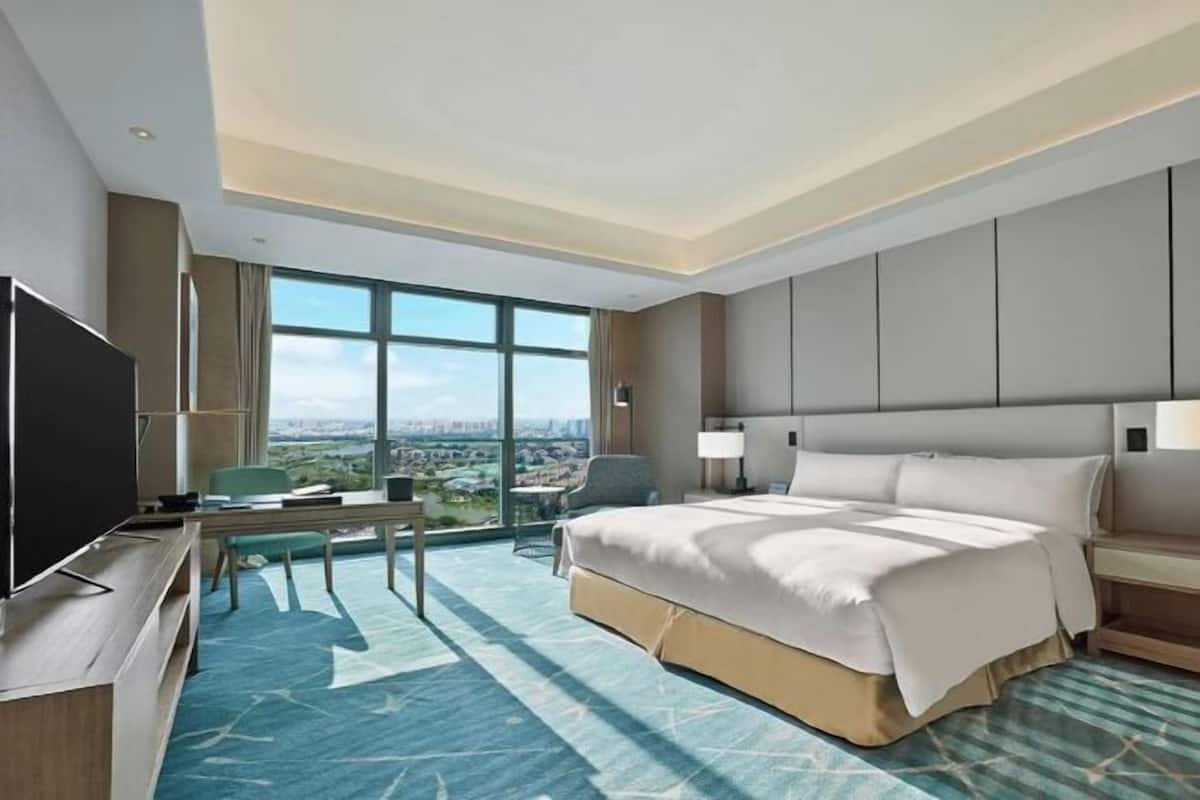 1 bedroom, premium bedding, down duvets, minibar
