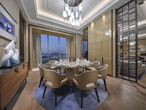 Presidential Suite | Living area - Hilton Beijing Tongzhou (Tongzhou)
