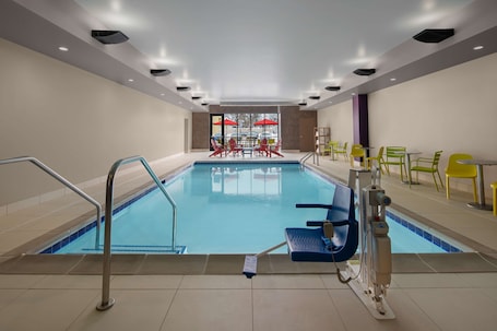 Indoor pool. Home2 Suites by Hilton Des Moines at Drake University