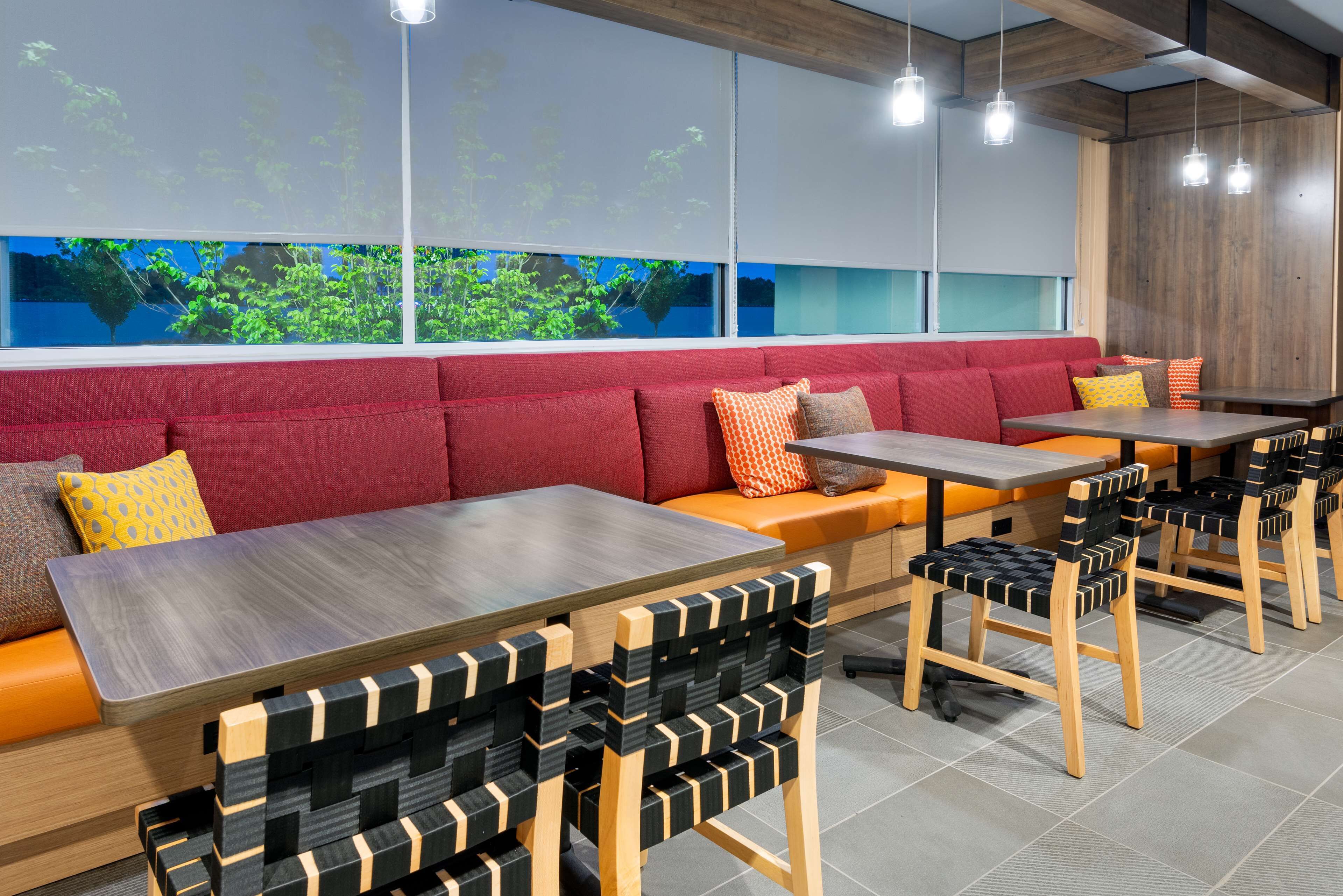 فطور أوروبي مجانًا يوميًا