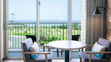 In-room safe, desk, laptop workspace, blackout drapes