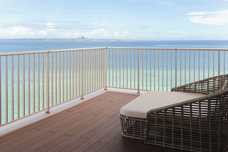 Deluxe-Suite, Meerblick | Ausblick vom Zimmer. Hilton Okinawa Sesoko Resort