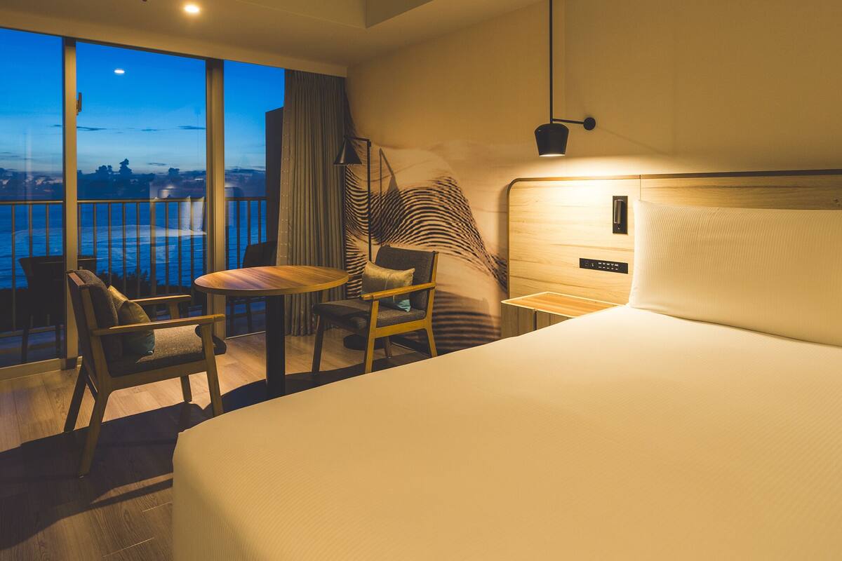 executive room, 1 king bed, ocean view | 1 bedroom, in-room safe, desk, laptop workspace