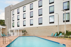 Sesongbasert utendørsbasseng