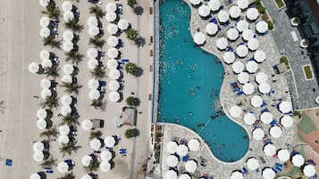 Outdoor pool, open 9:00 AM to 6:00 PM, pool loungers