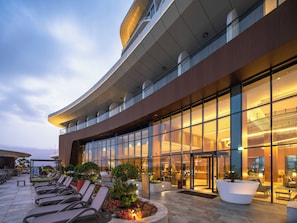 Terrace/patio - Hampton by Hilton Marjan Island (Ras Al Khaimah)