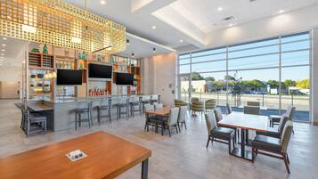 Bữa sáng buffet hàng ngày (21.00 USD/mỗi người)